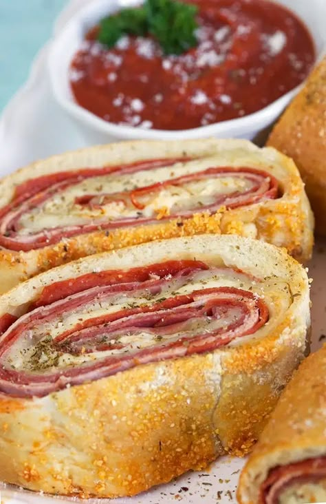 Authentic Italian Stromboli Recipe, Stromboli Italian, Italian Stromboli, Easy Stromboli, Stromboli Recipe Easy, Homemade Stromboli, Stromboli Recipe, Recipe Italian, Italian Meats