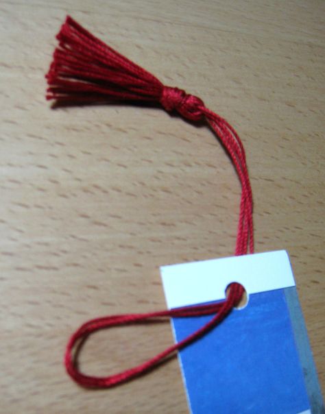 Bookmark Tassel Diy, Bookmark Tassels, Make A Bookmark, Homemade Bookmarks, Bookmark Crochet, Bookmark With Tassel, How To Make Tassels, Origami For Beginners, Tassel Bookmark