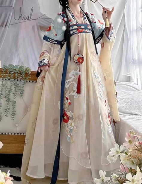 Tang Dynasty Clothing, Chinese Hanfu Dress, Hanfu Girl, Traditional Embroidery, Hanfu Dress, Chinese Ancient, Concept Clothing, Chinese Hanfu, Bamboo Fiber