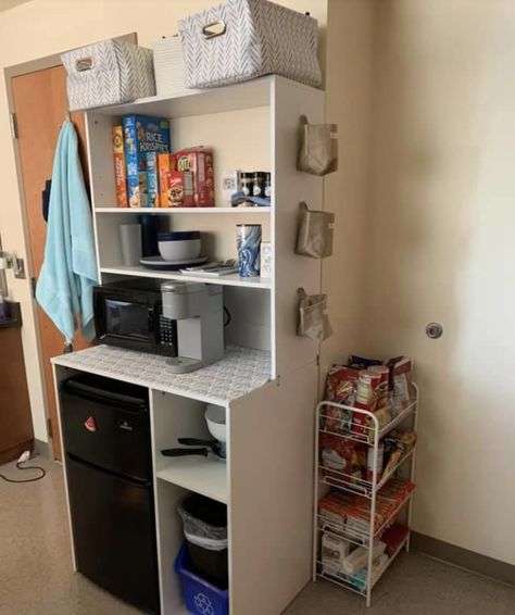 College Dorm Pantry, Mini Fridge Dorm Ideas, Dorm Tv Stand Ideas, Dorm Space Saving Ideas, Tv In Dorm Room, Mini Fridge In Bedroom Ideas, Bathroom Dorm Ideas, Dorm Room Kitchenette, Dorm Tv Stand