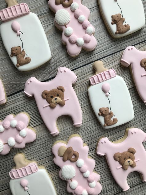 Teddy Bear Cookies Baby Shower Girl, Bear Baby Shower Cookies, Baby Shower Cupcakes For Boy, Baby Bottle Cookies, Teddy Bear Cookies, Baby Shower Sweets, Classy Baby Shower, Royal Iced Cookies