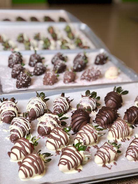 Chocolate dipped strawberries; the ultimate treat #strawberry #chocolate #chocolatestrawberries #dessert #wedding #valentines Chocolate Covered Strawberries Wedding, Wedding Chocolate Covered Strawberries, Strawberry Wedding, Dessert Wedding, Wedding Strawberries, Wedding Snacks, Dipped Strawberries, Romantic Wedding Ceremony, Wedding Chocolate