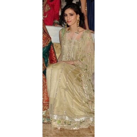 Saath Lada Haar, Deena Rehman, Gold Lengha, Makeup Highlighting, Elan Bridal, Rani Haar, Desi Bride, Wedding Dress Vintage, Wedding Brides