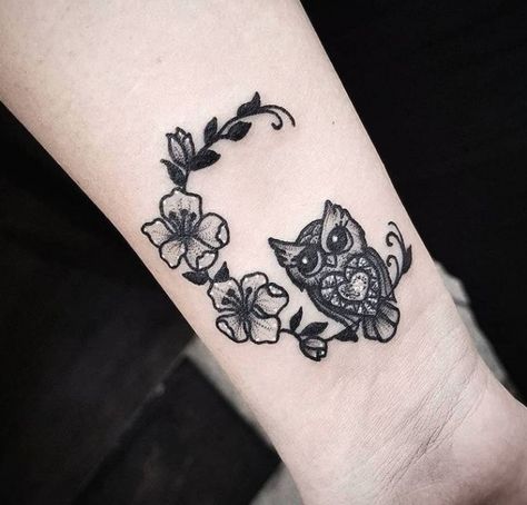 Owl Tattoo Wrist, Small Owl Tattoo, Tattoo Ideas Small Meaningful, Small Inspirational Tattoos, Wrist Tattoos Girls, Cute Owl Tattoo, Meaningful Wrist Tattoos, Wrist Tattoo Ideas, Tattoo Wrist