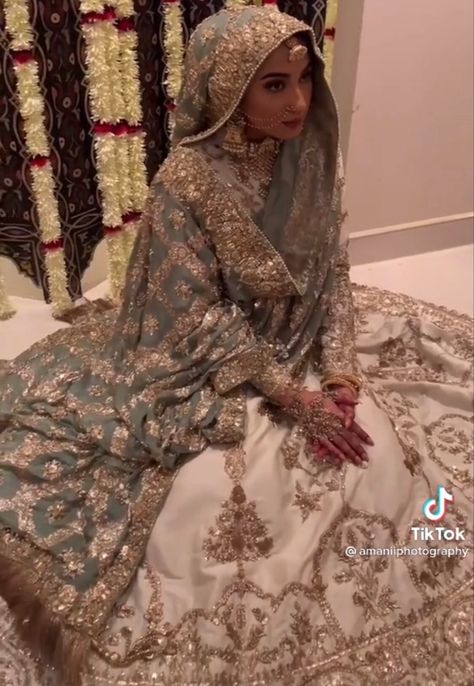 Bridal Dress Pakistani, Wedding Hijab Styles, Bridal Hijab Styles, Nikah Outfit, Pakistani Bridal Dress, Dress Pakistani, Nikah Dress, Desi Wedding Dresses, Asian Bridal Dresses