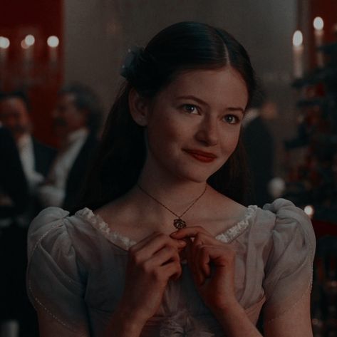 Clara The Nutcracker And The Four Realms, Mackenzie Foy Aesthetic, Mackenzie Foy Nutcracker, Stefanie Salvatore, Mackenzie Foy, Sisters Book, Royal Aesthetic, Outlander Tv, Anne With An E