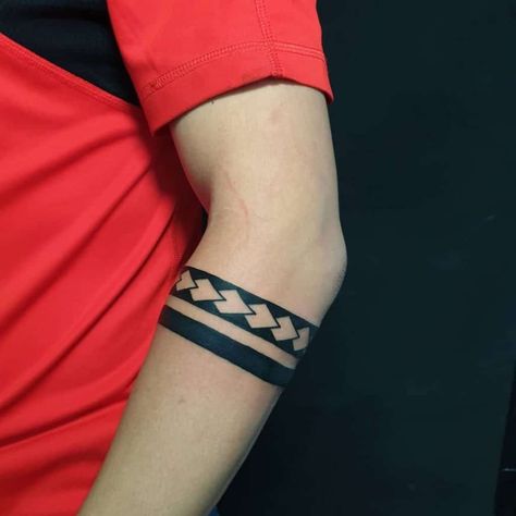 Simple Tribal Armband Tattoo Bend, Stripe Tattoo, Stammestattoo Designs, Tato Maori, Motherhood Tattoos, Band Tattoos For Men, Tattoo Band, Band Tattoos, Forearm Band Tattoos