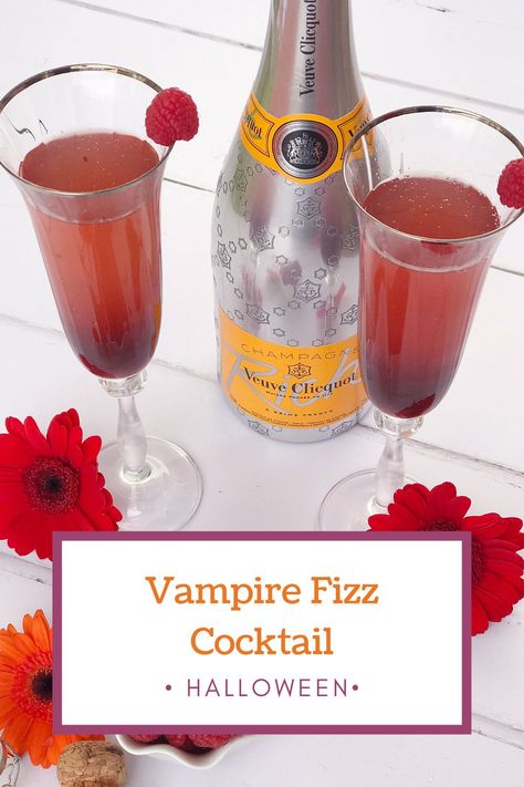 A simple champagne cocktail that's perfect for Halloween. Deep red, easy to make and delicious, your guests will be surprised at your cocktail making at your Halloween party #cocktail #halloween Halloween Wine Cocktails, Champagne Halloween Cocktails, Halloween Champagne Cocktails, Halloween Champagne, Halloween Bunco, Cocktail Halloween, Prosecco Drinks, Halloween Drink, Pumpkin Brownies