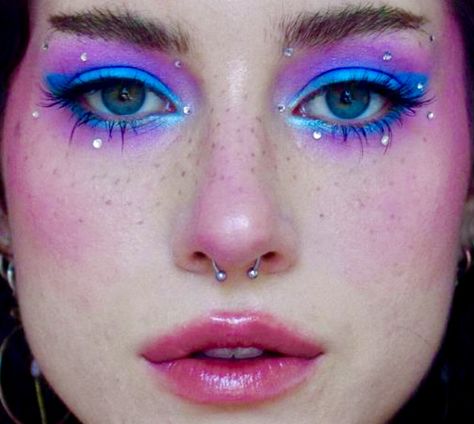 Bright Colored Makeup, 80s Rave Makeup, Pastel Punk Makeup, Quirky Eye Makeup, Weird Eyeshadow Looks, Roller Skating Makeup, Colorful Eye Makeup Hooded Eyes, Maximalist Eye Makeup, Cyan Makeup