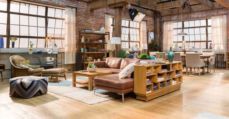 New Girl Apartment, Loft Aesthetic, Tv Show House, Girls Apartment, New Girl Style, Girl Apartment, Loft Furniture, New York Loft, Show House