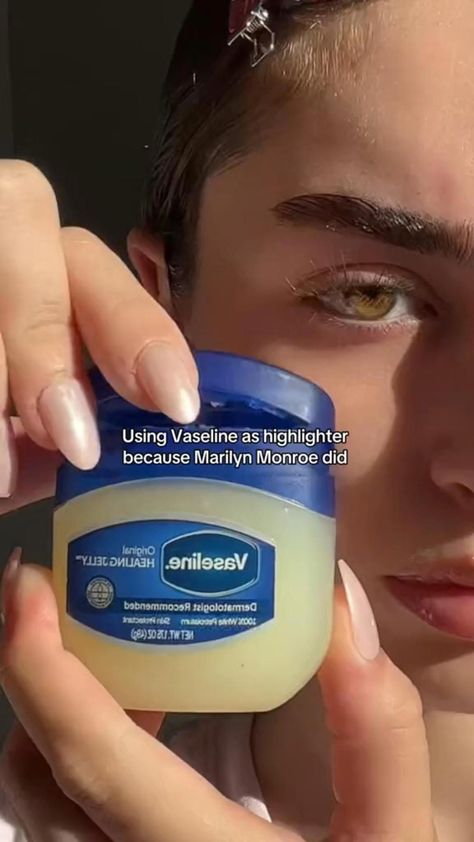 Massage Steps, Facial Massage Steps, Vaseline Original, Aesthetic Routine, Vaseline Petroleum Jelly, Dream Skin, Tea Health, Body Tips, Healthy High Protein Meals