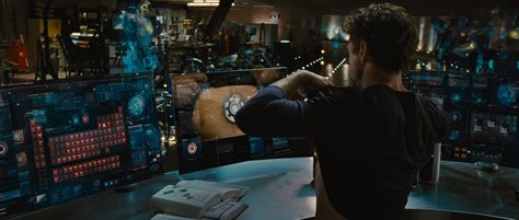 Having quasi-transparent monitor screens and holographic OS projections in my personal office would add a nice touch. Batman Cave, Tony Stark House, Man Desk, Avengers Universe, Physics Lessons, Man Garage, Film Marvel, Garage Style, Stark Industries