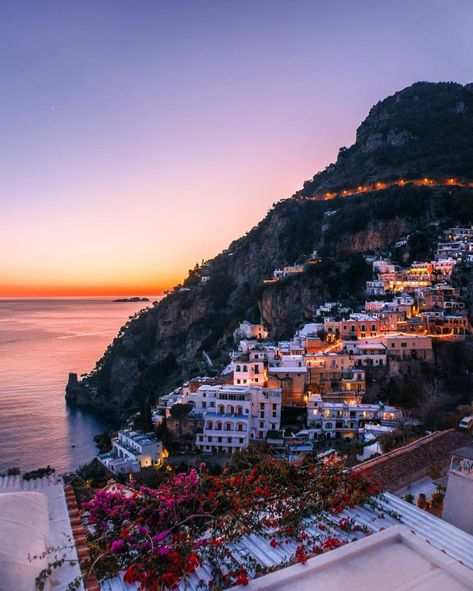 Landscapes Mountains, Capri Italia, Europe Aesthetic, Italy Aesthetic, Brisbane Australia, Beautiful Places In The World, Breathtaking Landscapes, Beautiful Places To Travel, Travel Goals