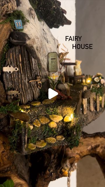 🄹🅄🄳🄸🅃 🄼🄰🅁🅃í🄽🄴🅉 on Instagram: "Little fairy house with natural pieces of wood and lot
 of love!! I adore building this tinny little things 🏡

Casita de hadas hecha con materiales naturales y mucho cariño! Cómo me gusta construir estas mini cositas 🥰

#fairyhouse #miniature #wood" How To Make A Fairy House Step By Step, Fairy Crafts Diy, Fairy House Diy How To Make A, Make A Fairy House, Make A Fairy, Fairy House Diy, Fairy Home, Fairy Stuff, Right Brain