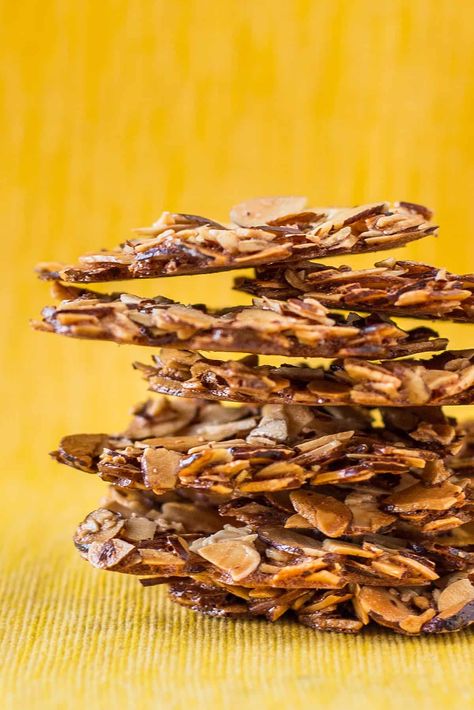 Desserts With Sliced Almonds, Sliced Almonds Recipes Desserts, Recipes With Sliced Almonds, Almond Crispy Cookies, Almond Snack Recipes, Sliced Almond Cookies, Almond Florentine Cookies, Sliced Almonds Recipes, Almond Dessert Recipes