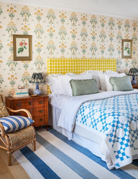 17 stylish ways to use floral patterns in your interiors | House & Garden William Morris Wallpaper, Morris Wallpapers, Arts And Crafts House, London House, Modern Bedroom Design, Spare Bedroom, Spare Room, House Garden, Shop Interior Design