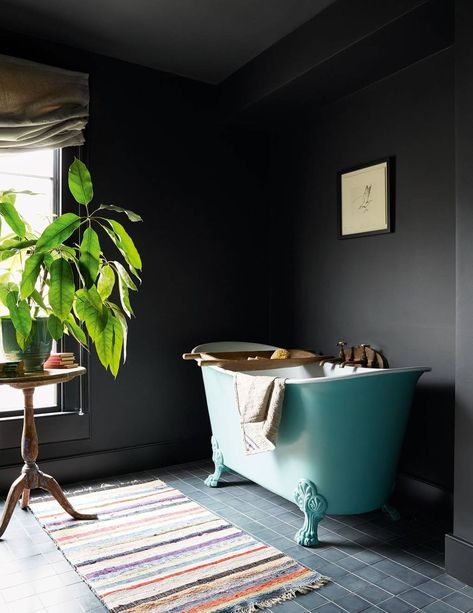 Black walls Cement Floor Tiles, Unique Bathroom Decor, 18th Century House, Dark Bathrooms, Great Bathrooms, Farrow And Ball Paint, Colored Ceiling, Farrow And Ball, Unique Bathroom