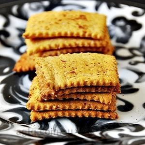 Sweet Potato Crackers Recipe | AGFG Sweet Potato Crackers Recipe, Potato Crackers, Sweet Potato Crackers, Homemade Crackers, Cracker Recipes, Paleo Dessert, Sweet Potato Recipes, Paneer, Appetizer Snacks