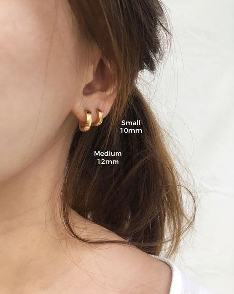 Diy Gold Earrings, Gold Huggie Hoop Earrings, Faux Piercing, Small Gold Hoop Earrings, Hammered Hoop Earrings, Types Of Earrings, Jewelry Diamonds, White Gold Earrings, Ear Piercing