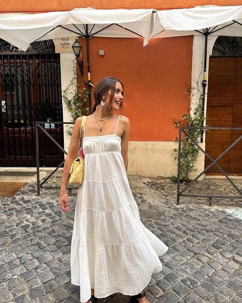 CLARA MILANO | Italian vibes 🍋🍦🛵 Réf robe : @zara 0881/300 | Instagram Chic White Dress, Streets Of Italy, Italian Vibes, White Suspenders, Women Dresses Casual Summer, Crochet Beach Dress, Timeless Outfits, White Summer Dress, Dress For Summer