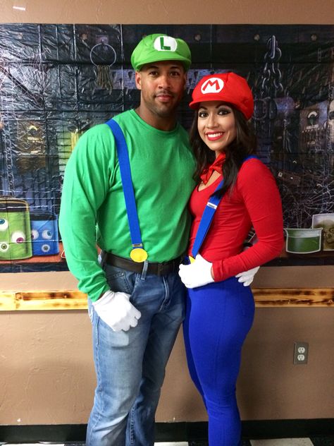 Mario and Luigi  Couple costume Girl Duo, Easy Couple Halloween Costumes, Teenage Halloween Costumes, Luigi Costume, Meme Costume, Halloween Costumes Diy Couples, Mario Costume, Unique Couple Halloween Costumes, Funny Couple Halloween Costumes