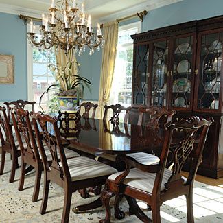 Dining room idea Formal Dining Room Furniture, Dining Room Decor Traditional, Dining Room Decorating Ideas, Dining Room Decorating, Red Dining Room, Furnitur Ruang Keluarga, Farmhouse Living Room Furniture, Traditional Dining Rooms, Dining Room Buffet