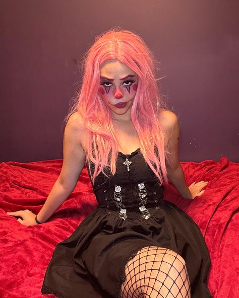 Clown Look🥰💖🤡 #clown #clownmakeup #clowncore #clowngirl #clowns #clowncheck Clown Photoshoot, Hot Halloween, Clown Clothes, Hot Halloween Outfits, Clown Makeup, Halloween Outfits, Halloween, Quick Saves