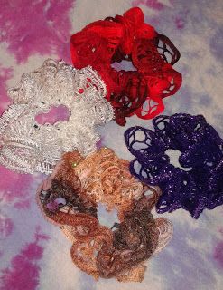 Life Is Good: Sashay yarn ponytail holders.. How to make your own scrunchies Ruffle Yarn Projects, Sashay Yarn Projects, Sashay Crochet, Crochet Hair Ties, Crochet Ruffle Scarf, Sashay Yarn, Ruffle Yarn, Yarn Projects Crochet, Fabric Necklaces