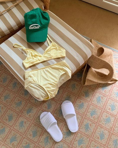 Clothes Flatlay Aesthetic, Minimal Summer Fashion, Jewelry Flatlay, Mood 2024, Poster Idea, Flatlay Styling, Aesthetic Ideas, Korean Aesthetic, Clothing Photography