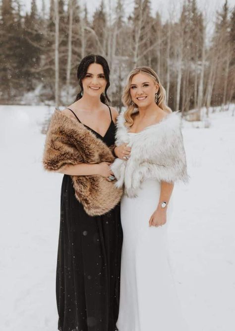 Why Winter Weddings Are Becoming More Popular - LADY WEDDINGS Bridesmaids Shawls Winter, Black Bridesmaid Dresses Winter Faux Fur, Veil Hair Piece, Winter Wedding Fur, Winter Wedding Bridesmaids, Winter Wedding Shawl, Fall Wedding Bridesmaids, Bridal Sweater, Wedding March