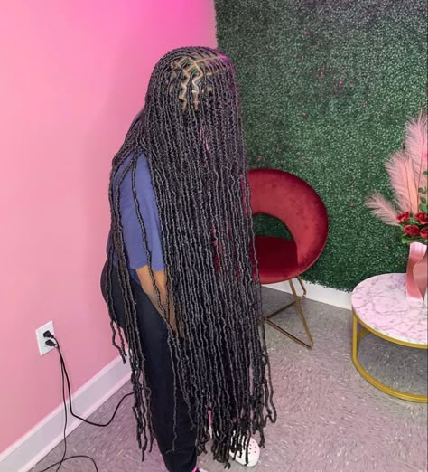 Knee Length Soft Locs, Soft Locs Hairstyle, Dream Hairstyles, Island Twist, Quick Braids, Soft Locs, Braids Ideas, Vacation Hairstyles, Faux Locs Hairstyles