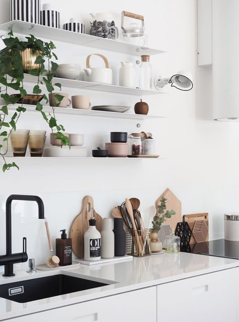 my scandinavian home Dapur Skandinavia, Kitchen Ikea, Minimal Interior Design, Decor Ikea, White Interior Design, Ideas Hogar, Scandinavian Kitchen, Interior Modern, Minimalism Interior