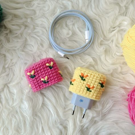 Crochet Phone Charger Crochet, Crochet Charger Cover, Crochet Phone Charger, Cute Charger, Charger Cover, Crochet Phone Cover, Milk Cotton Yarn, Crochet Phone Cases, Apple Charger