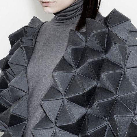 Wearable architecture #fashionfriday @rachaelpoulter #designhounds #style #architectural #architecturaleyeMA #experience Wearable Architecture, Creative Dress, Structured Fashion, Architectural Fashion, 3d Structure, Structural Fashion, Origami Fashion, Sculptural Fashion, Geometric Fashion