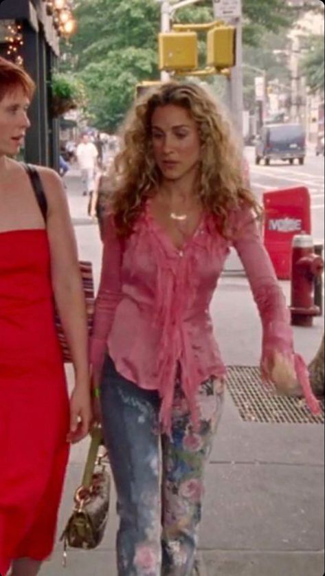 Carrie Bradshaw Style 90s, Carrie Bradshaw Outfits Aesthetic, Aidan Satc, Carrie Bradshaw Winter Outfits, Carrie Bradshaw Summer Outfits, Iconic Carrie Bradshaw Outfits, Carrie Bradshaw Outfits 90s, Carrie Bradshaw Aesthetic, Carrie Outfits