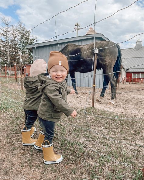 Twins Boy, Raising Twins, Western Photoshoot, Fraternal Twins, Dream Farm, Boy Girl Twins, Cute Twins, Pastel House, Country Kids