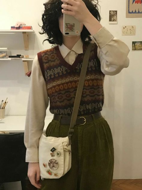 Aesthetic Outfit Reference, Sarah Core Aesthetic Outfits, Hippy Academia, Eccentric Grandpa Style, Autumn Aesthetic Outfit Vintage, Dark Core Outfits, Vintage Dark Academia Outfit, Casual Academia Outfit, Vintage Sweater Outfit