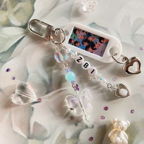 K Pop Freebies, Keychain Photo, Concert Gift, Ateez Concert, Manik Manik, Photo Keychain, Handmade Jewelry Tutorials, Cute Keychain, Beads Diy