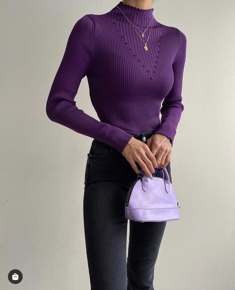 Purple Top Outfit Aesthetic, Purple Top Outfit, Lady Aesthetic, Sporty Chic Outfits, Polished Casual, Easy Winter Outfit, Purple Outfits, Top Outfit, Fashion Tv