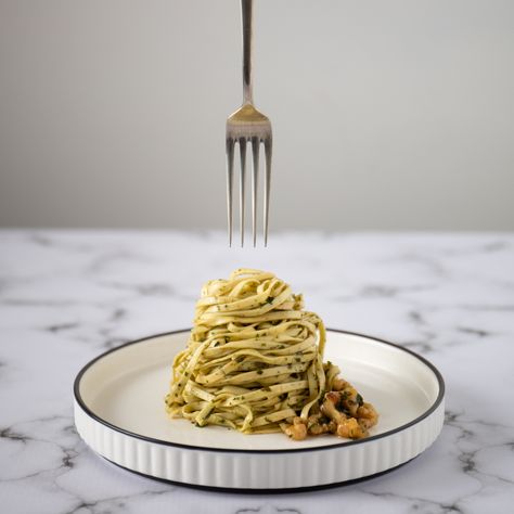 Pasta Photography Ideas, Pasta Flatlay, Restaurant Photoshoot Ideas, Restaurant Food Photography, Pasta Photography, Culinary Photography, Italian Food Photography, Food Photography Composition, Food Photoshoot