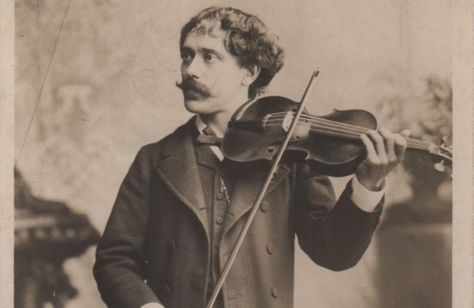 The Violins of Pablo de Sarasate Among the finest #violinists of the 19th and early 20th centuries, #Sarasate had two #Stradivarius #violins with which to create great music. Both live on – differently. Guy Playing Violin, Person Playing The Violin, Jascha Heifetz, Davinci Code, Best Violinist, Violin Street Performer, Jefferson Starship, Spanish Dance, Stradivarius Violin