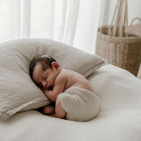 Editorial Newborn Photoshoot, Editorial Newborn Photography, Boho Newborn Photography, Newborn Babyshoot, Natural Newborn Poses, Natural Light Newborn Photography, Newborn Photography At Home, Newborn Studio Photography, Boho Newborn