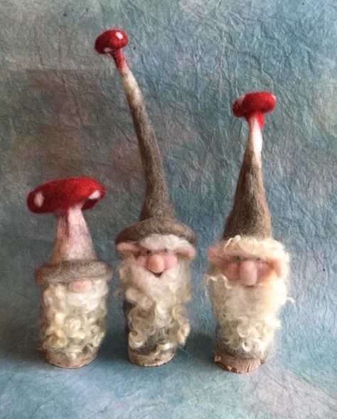 Creepy Gnome, Needle Felted Gnomes, Needle Felted Easter, Felting Diy, Easter Gnome, Craft Room Design, Felt Ideas, Needle Felting Projects, Waldorf Toys