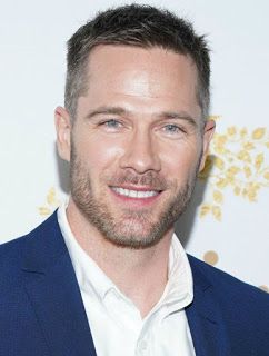 Canadian actor and singer, Luke Macfarlane is popular for playing Scotty Wandell on the ABC television drama Brothers & Sisters, RAC Agent D'avin Jaqobis on the Space television science fiction series Killjoys. Also, he is well-known for the romantic lead in a number of Hallmark Channel Christmas movies. Luke Mcfarlane, Michael Urie, Luke Macfarlane, Hallmark Channel Christmas Movies, Painted Daisies, Hallmark Mysteries, Holiday Movies, Science Fiction Series, Short Movies