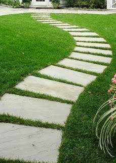 Landscape Edging Stone, Stepping Stone Pathway, Stepping Stone Walkways, Pathway Garden, Pathway Ideas, Backyard Walkway, Walkway Landscaping, Hgtv Garden, Pathway Landscaping