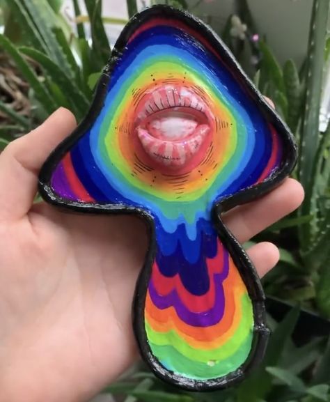 Trippy Clay Ashtray, Clay Aesthetic Ideas, Cute Art Ideas, Clay Aesthetic, Sculpture Art Clay, Hippie Painting, Clay Diy Projects, Ceramic Artwork, Keramik Design