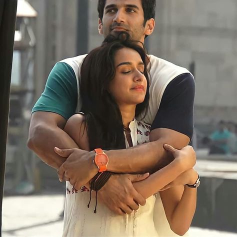 Aditya roy kapoor and Shraddha kapoor, bollywood love, bollywood couple, romantic couple, romance Ok Jaanu Movie, Aditya Roy Kapoor, 2023 List, Ok Jaanu, Love Bollywood, India Actress, Aditya Roy Kapur, Aashiqui 2, Bollywood Love