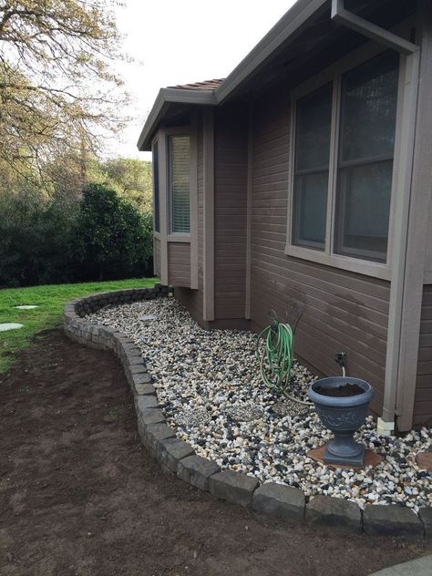 Most people plant flowers in this area, but these homeowners did something SO gorgeous instead! Rock Along House, Drip Path Around House, Rock Landscaping Around House, Rock Around House, Gravel Border Ideas, Gravel Border, Diy Retaining Wall, Rocks Around House, Brick Garden Edging