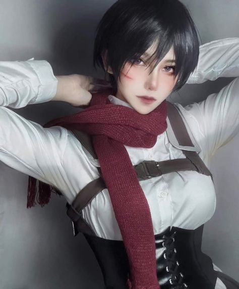 cosplaying Mikasa Ackerman from Attack on Titan / Shingeki no Kyojin series.. Mikasa Ackerman Cosplay, Mikasa Cosplay, Project Cosplay, Comic Art Sketch, Mikasa X Eren, Drawings Tutorials, Mikasa Ackerman, Amazing Cosplay, Cute Cosplay