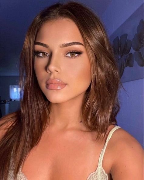 Makeup For Brunettes With Brown Eyes, Makeup Graduation, Hoco Makeup Looks, Dream Woman, Ball Makeup, Natural Prom Makeup, Date Night Makeup, Prom Eye Makeup, Brunette Makeup